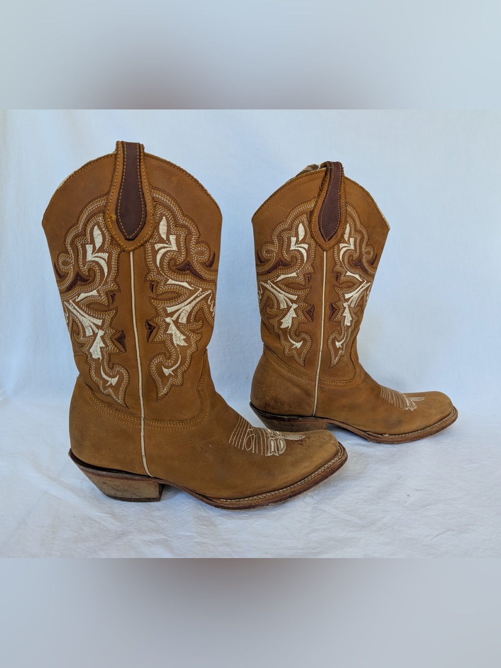 Classic Tan Western Cowgirl Boots - Women